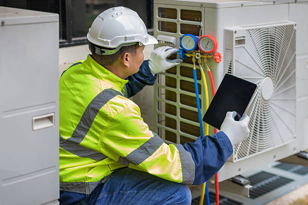 Professional Hvac technician working in Burrel, CA